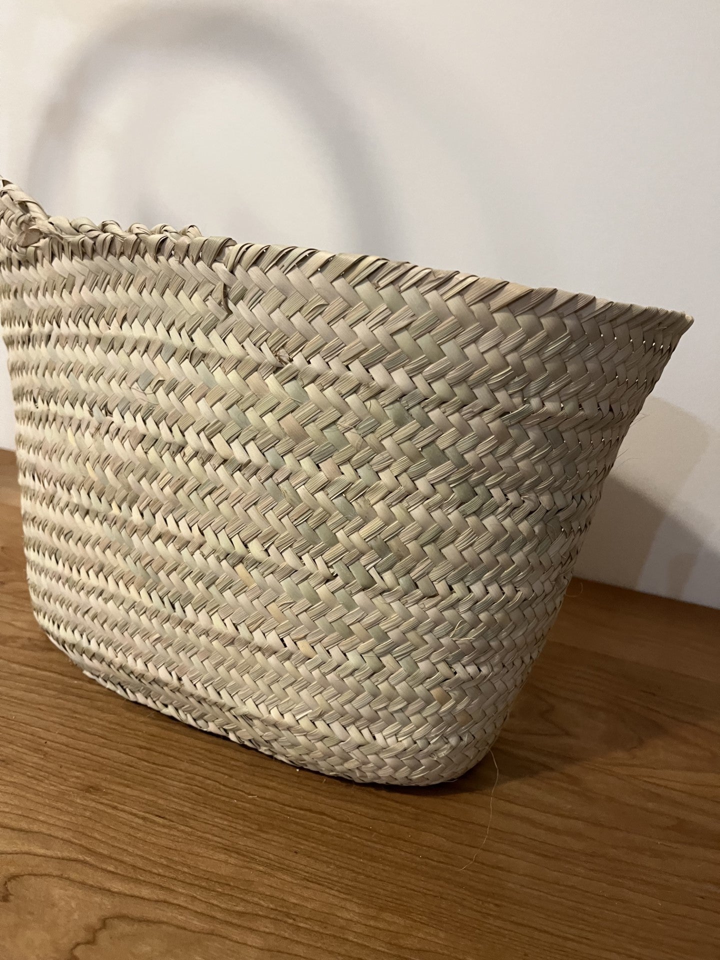 Panier de rangement en feuilles de palmier