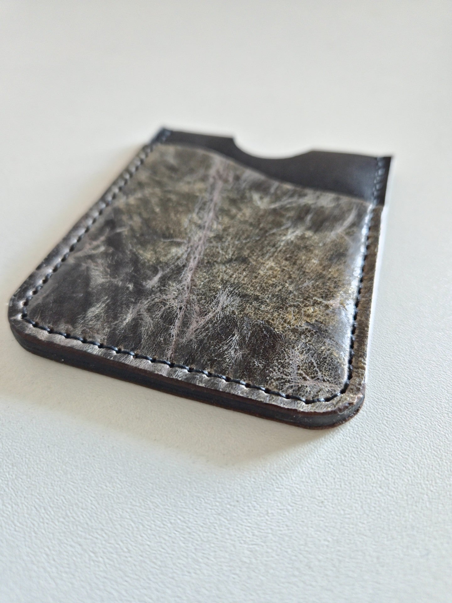 Upcycled Leather Card Holder – Sustainable and Handcrafted Elegance