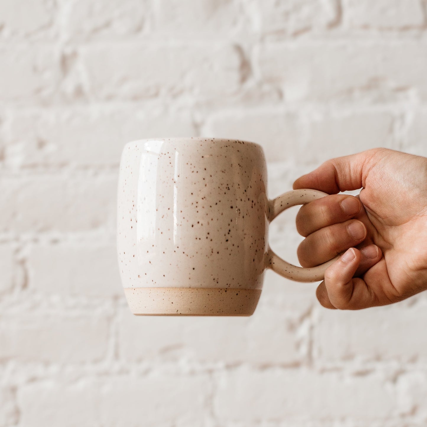 Tasse en céramique blanche avec base couleur crème, 300 ml