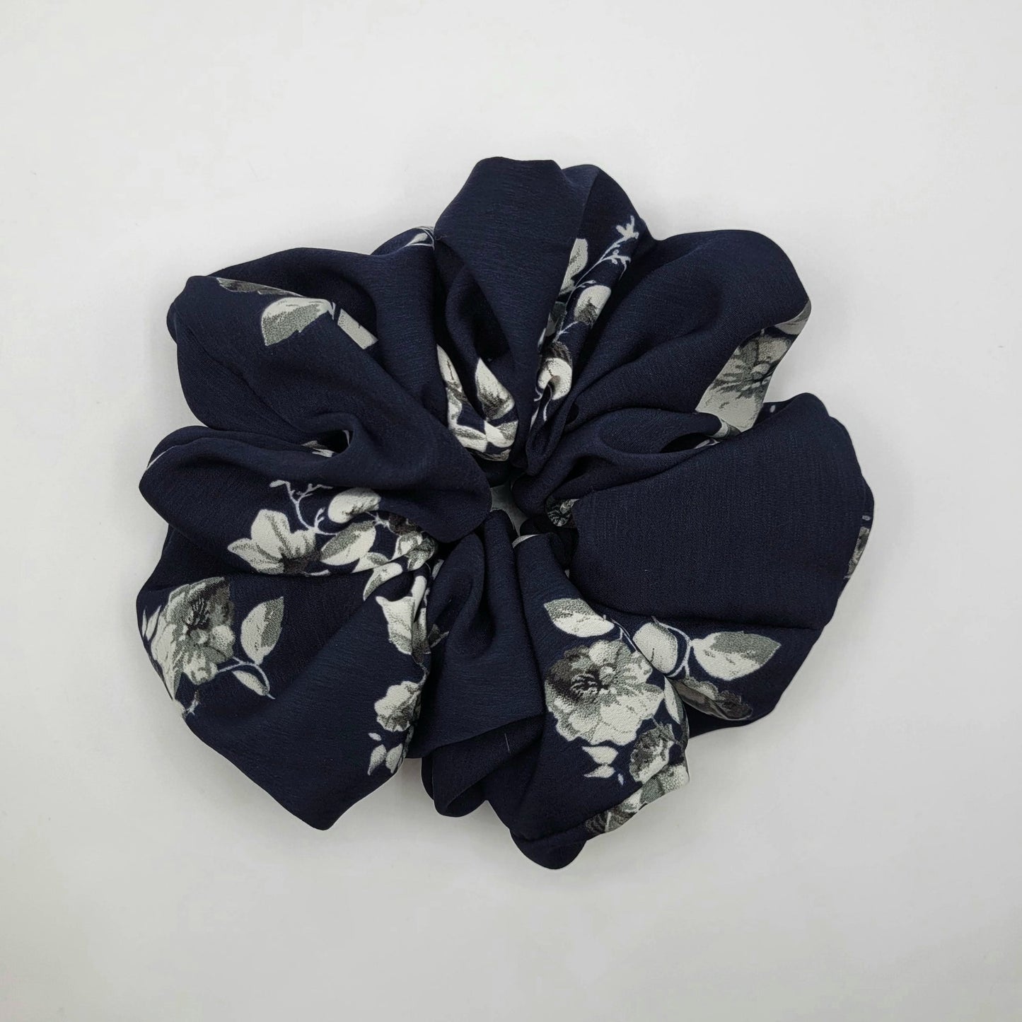 ANNABELLE scrunchie