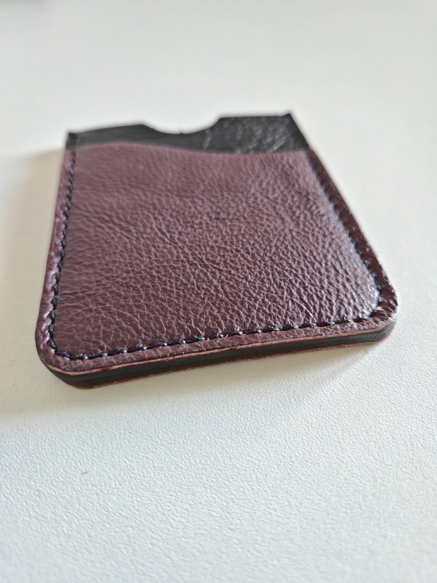 Porte-carte en cuir upcyclé – Élégance durable et artisanale