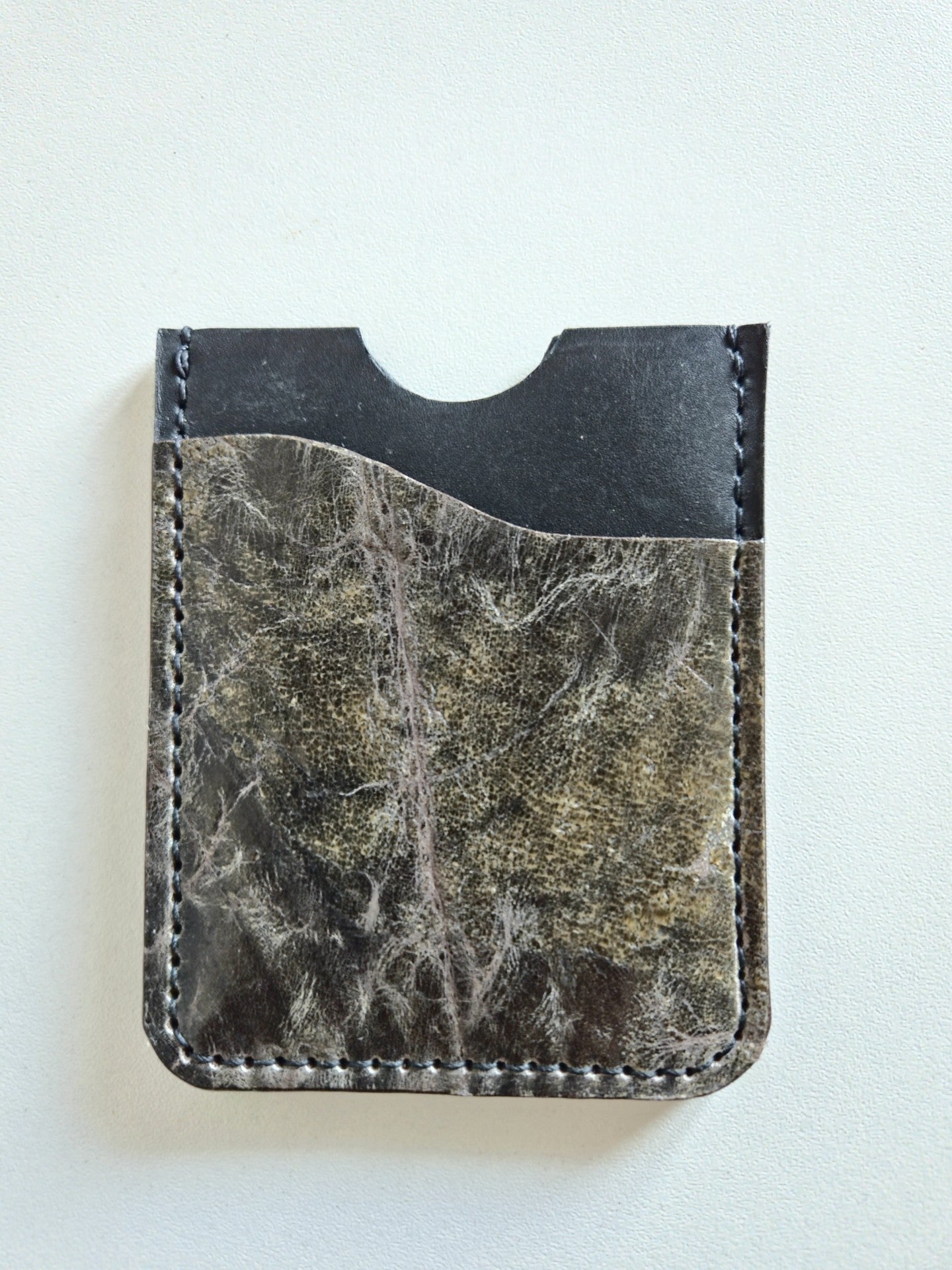 Porte-carte en cuir upcyclé – Élégance durable et artisanale