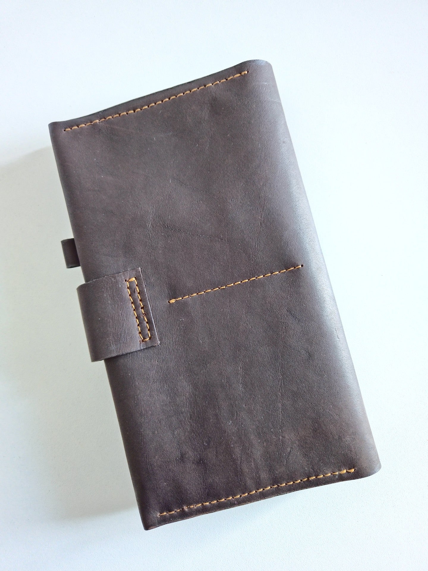 Upcycled Leather Passport Holder – Elegance and Protection for Your Travels 