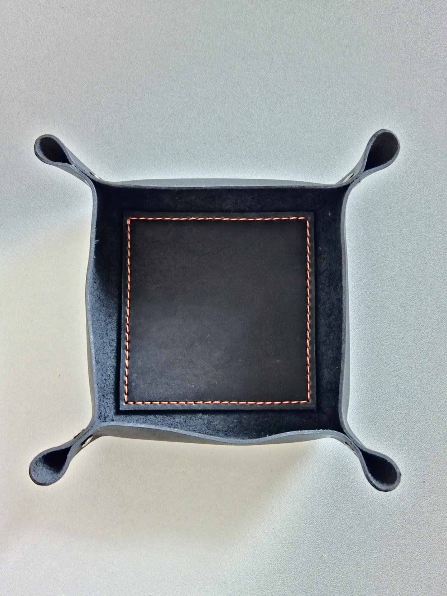 Vide-Poche en Cuir Upcyclé – Élégance et Durabilité