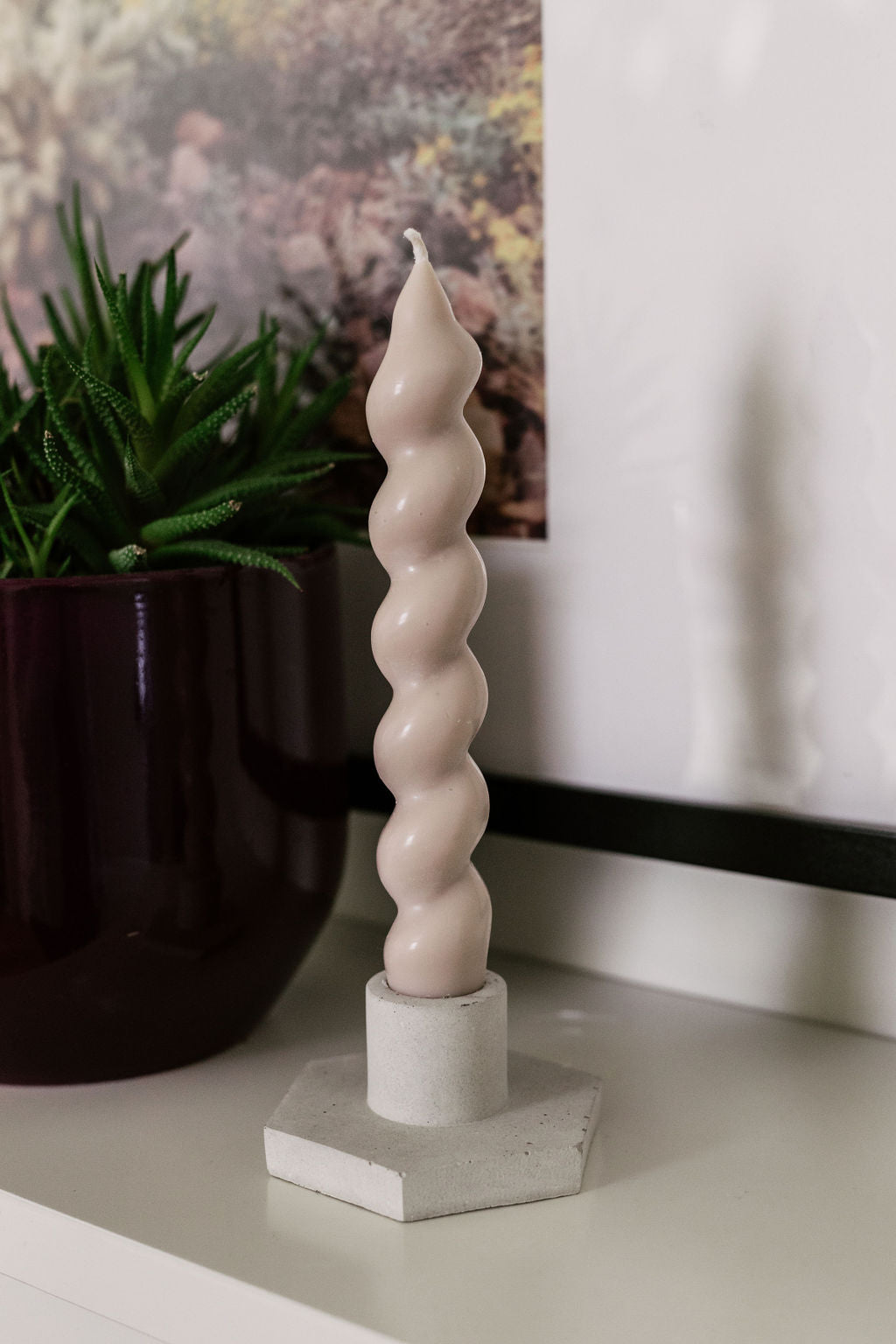 Long beige spiral candle with fresh cotton scent