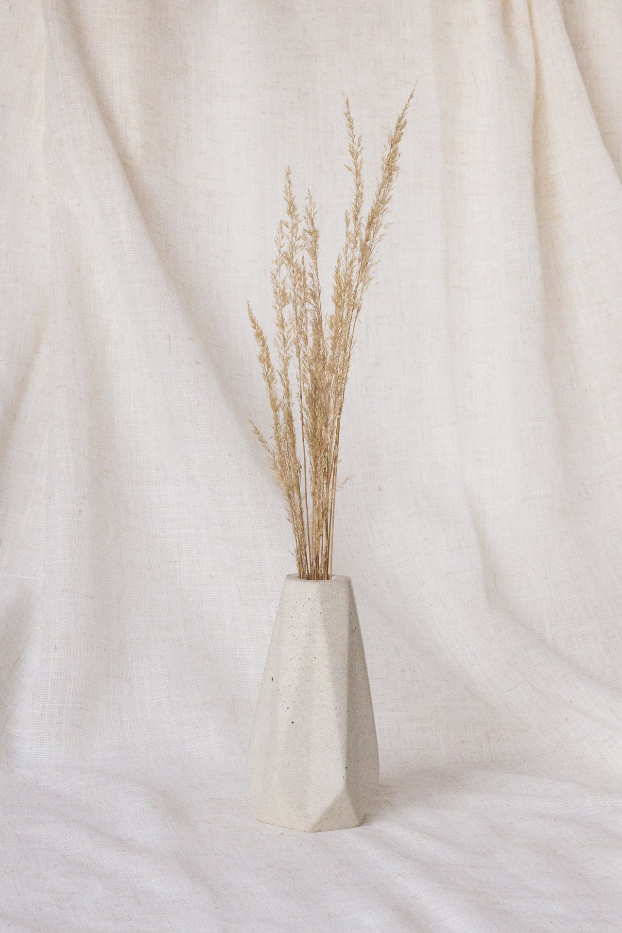 Dry flowers vase-white